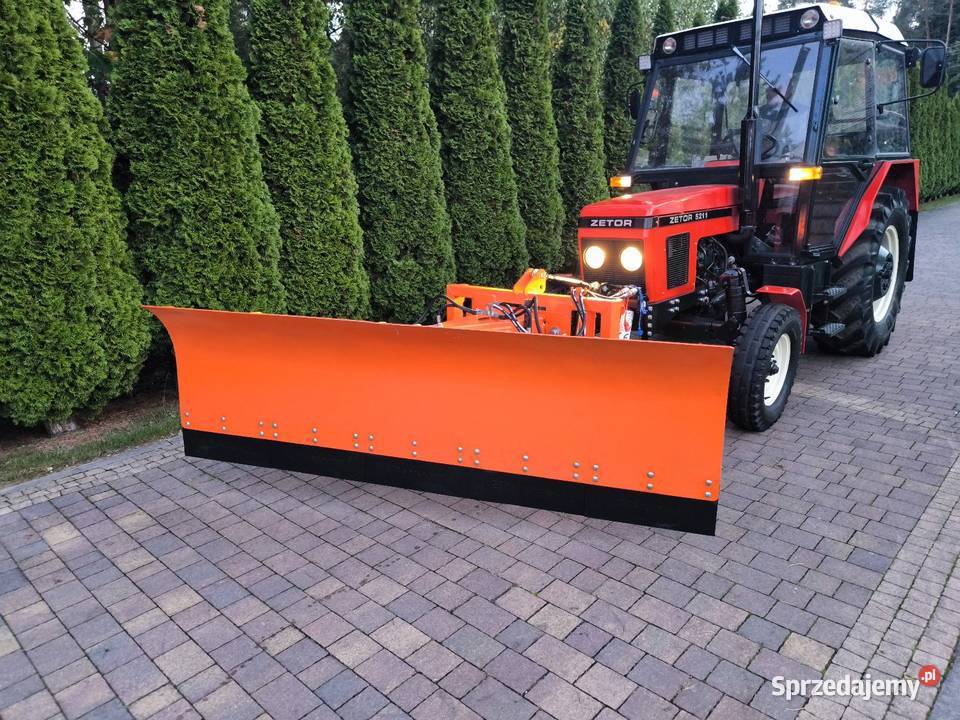 Wynajem ciągników do odśnieżania Pruszków