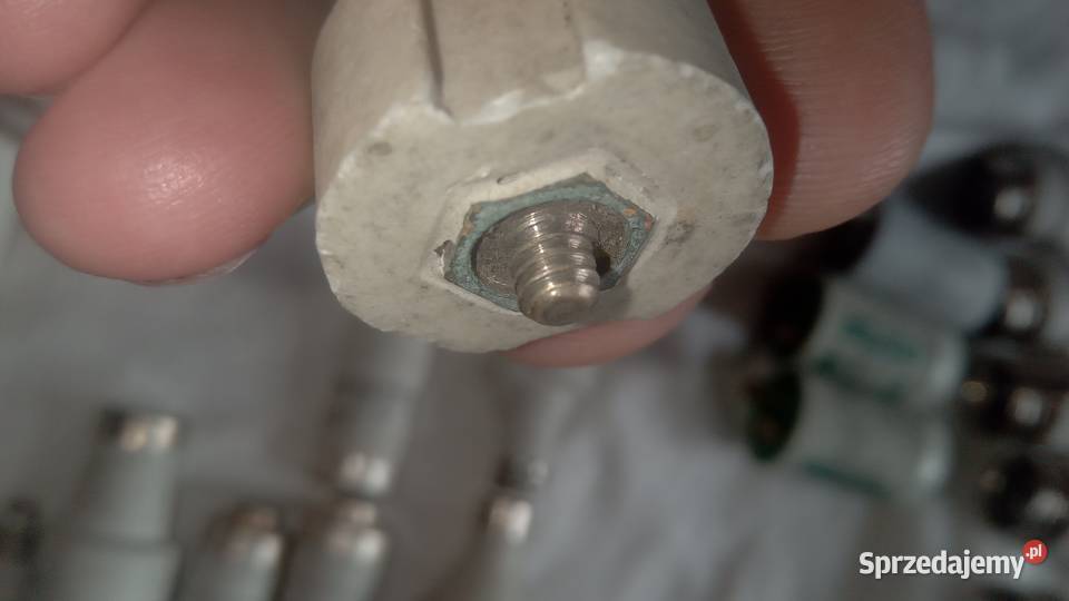 Bezpieczniki 19 sztuki i zabezpieczenia 4 sztuki