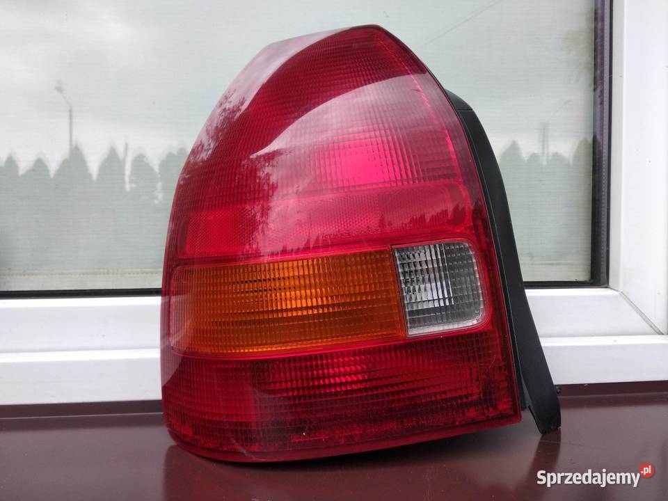 Honda Civic VI 3D hatchback HB lampa tył tylna Sieradz