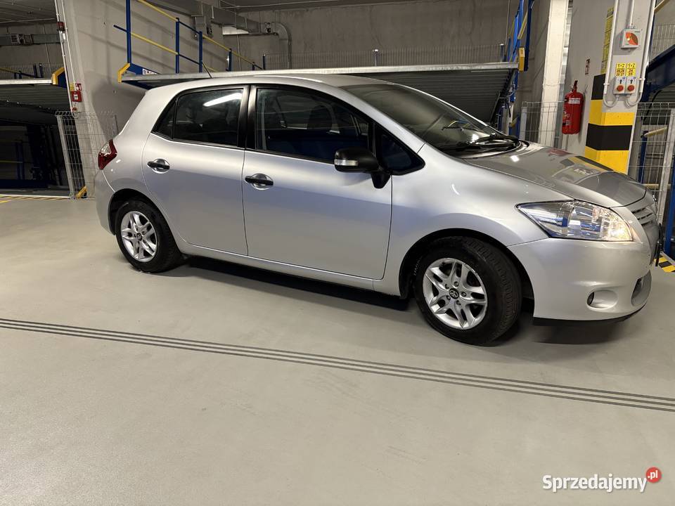Toyota Auris 2010 133 vvti LPG Warszawa