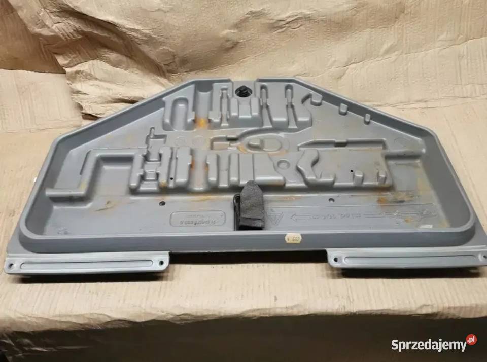 Schowek półka na narzędzia BMW E34 sedan Części samochodowe śląskie Żory