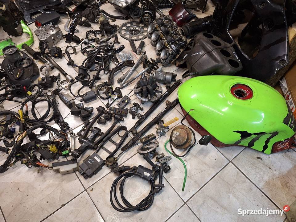 Suzuki GSX 600 F części licznik bak owiewka