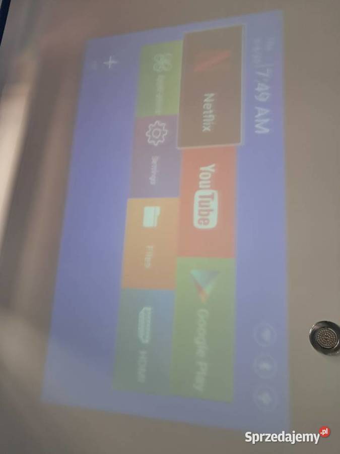 nowy projektor HY300 WIFI uszkodzone pudełko Sandomierz