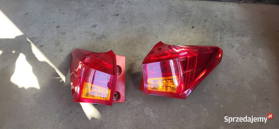 Lampy tył toyota auris 2 2014r Narol