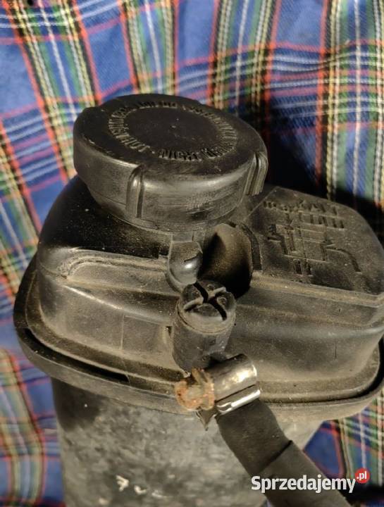 Zbiorniczek wyrównawczy BMW e38