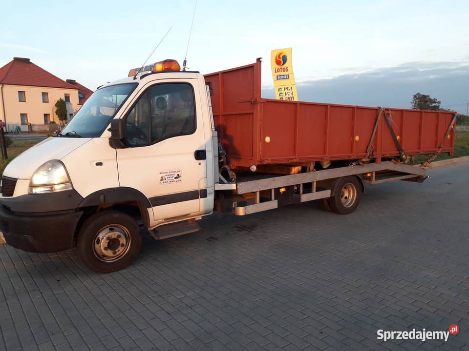 Transport przyczep rolniczych maszyn Złoczew