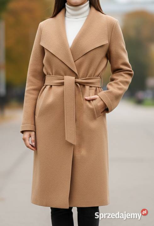 Wełniany płaszcz w rozmiarze 38