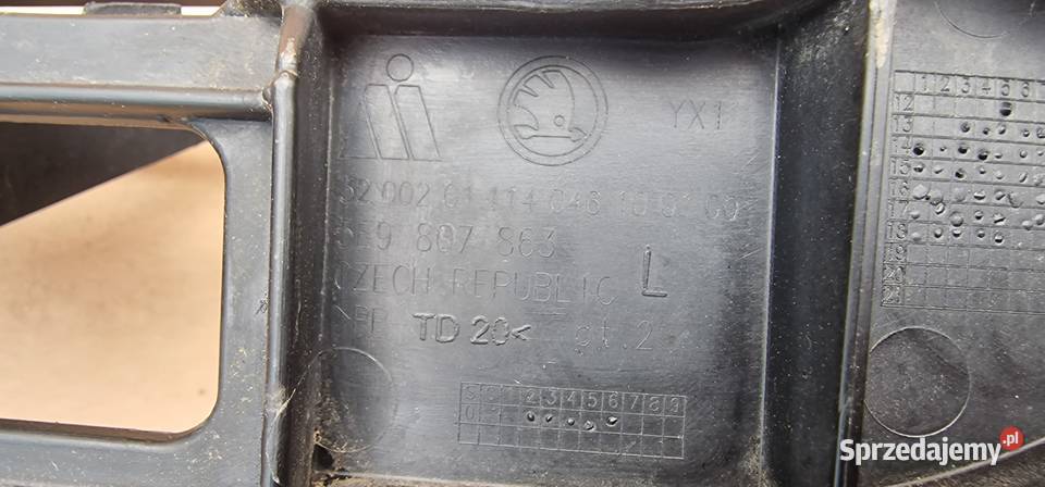 SKODA OCTAVIA III 3 KOMBI ŚLIZG ZDERZAKA LEWY Bieleń