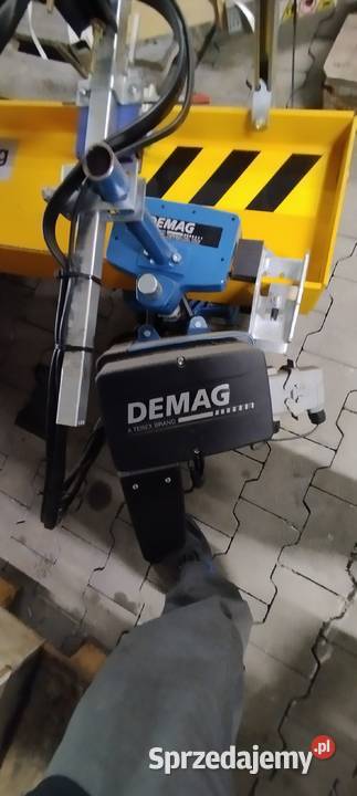 Żuraw obrotowy przyścienny DEMAG 500 Wciągnik
