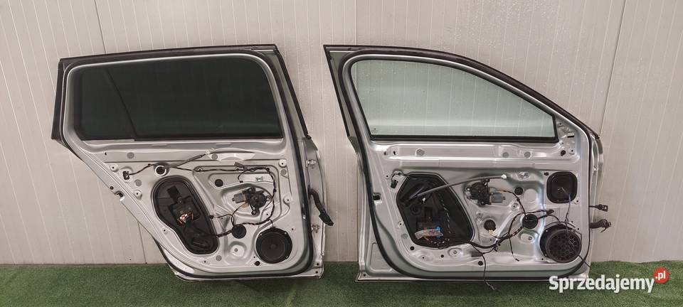 DRZWI LEWY TYŁ SKODA SUPERB III KOMBI LAK LA7W