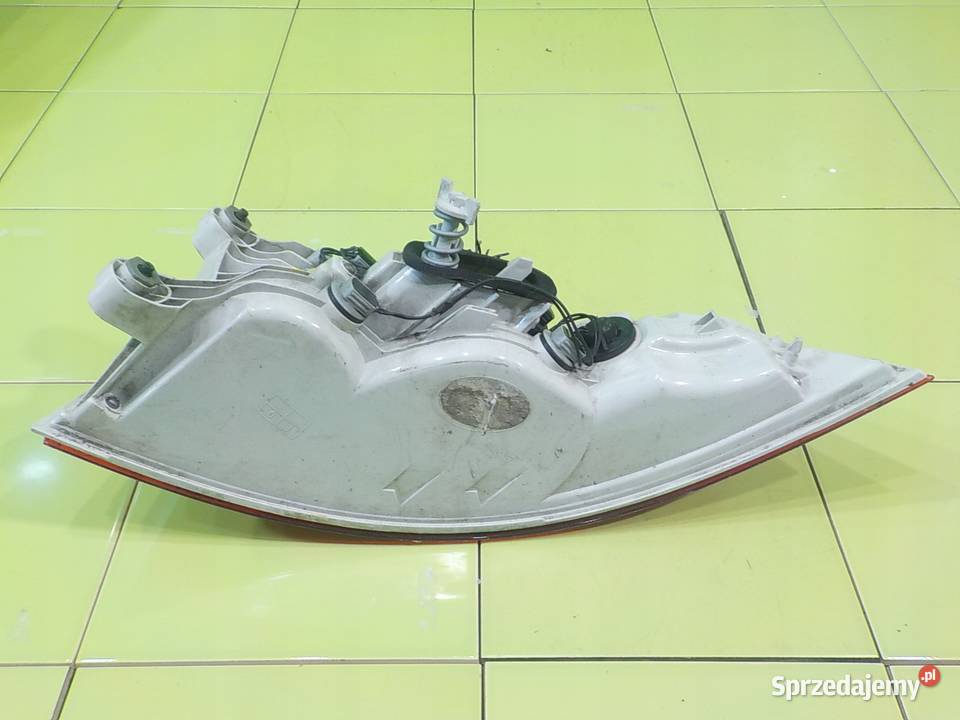 JAGUAR XE 20 D 16r SEDAN 4D lampa lewa tyl Suków