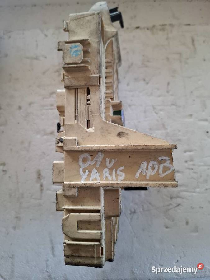 TOYOTA YARIS I 10 skrzynka bezpieczników Kielce