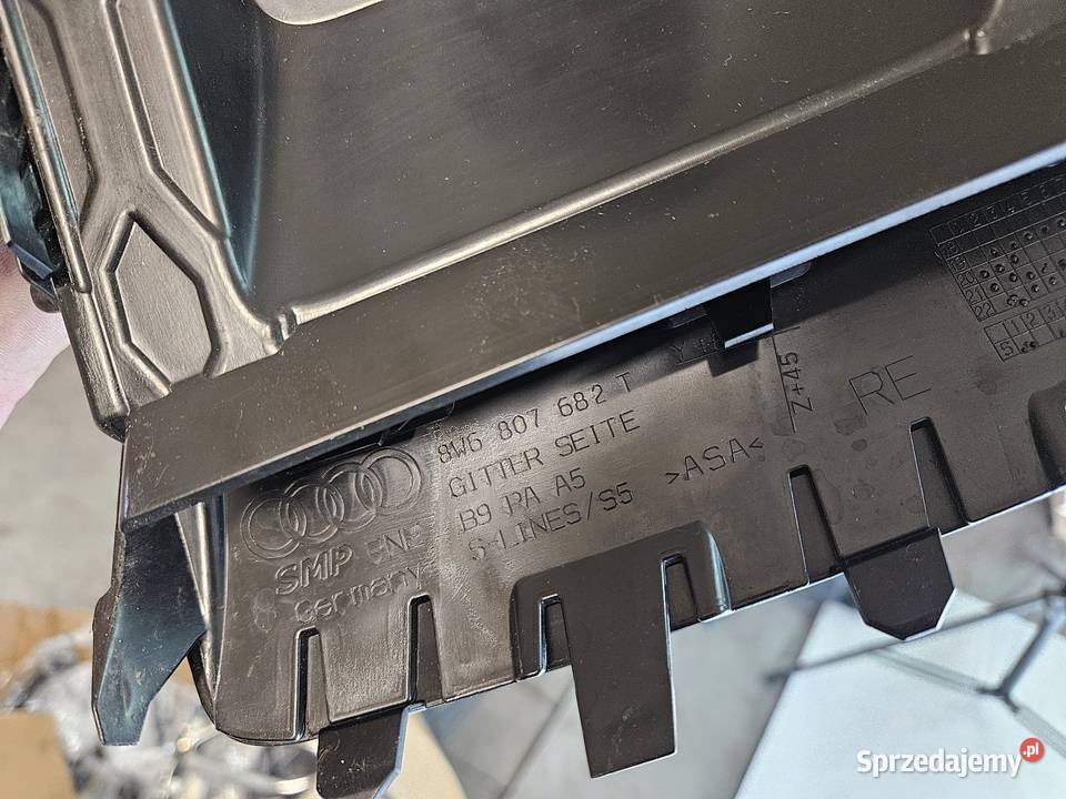 AUDI A5 B9 8W6 LIFT SLINE KRATKA PRAWA ZDERZAKA Atrapy Międzychód