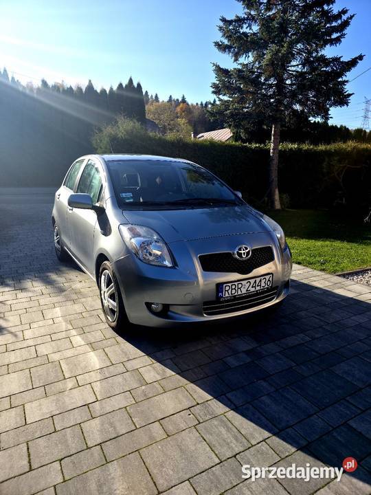 Sprzedam Toyotę Yaris II 13 benzyna Mały manualna podkarpackie Jasienica Rosielna sprzedam