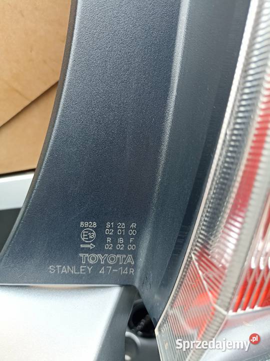Lampa Toyota Prius Prawa OE Łuków