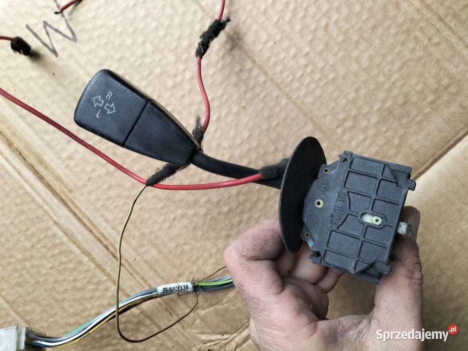 PRZEŁĄCZNIK KIERUNKÓW BMW E36 011003 lubelskie Kamień-Kolonia