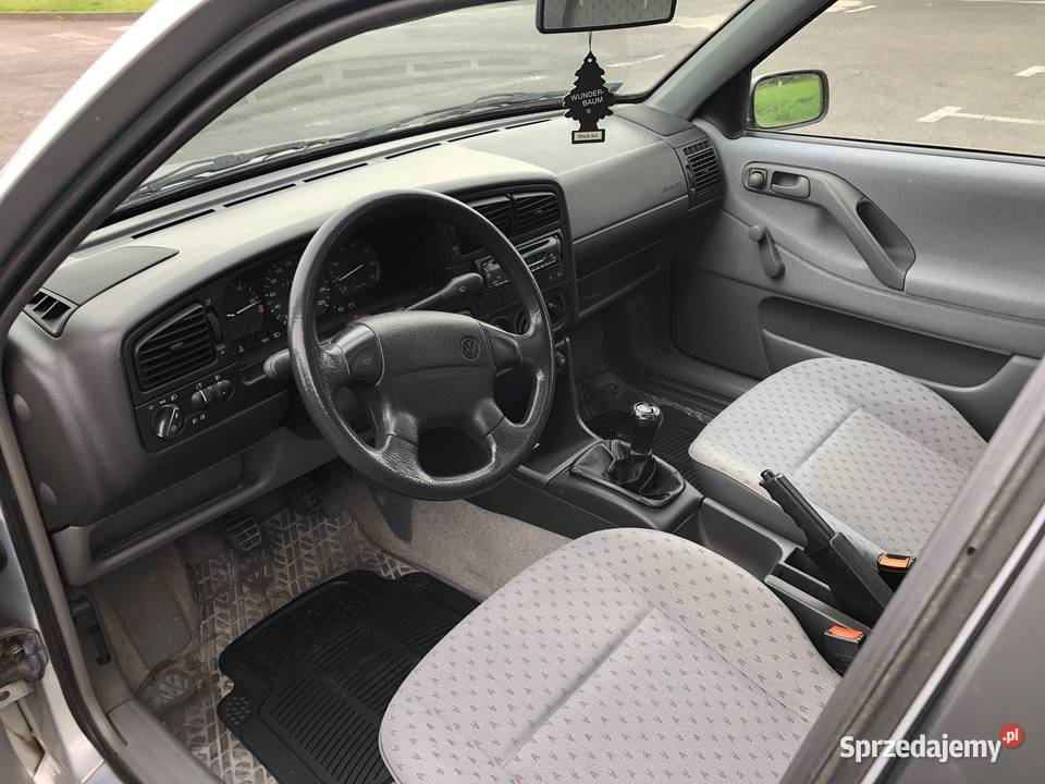 Volkswagen Passat B4 18 Benzyna sedan 196600km Dobra