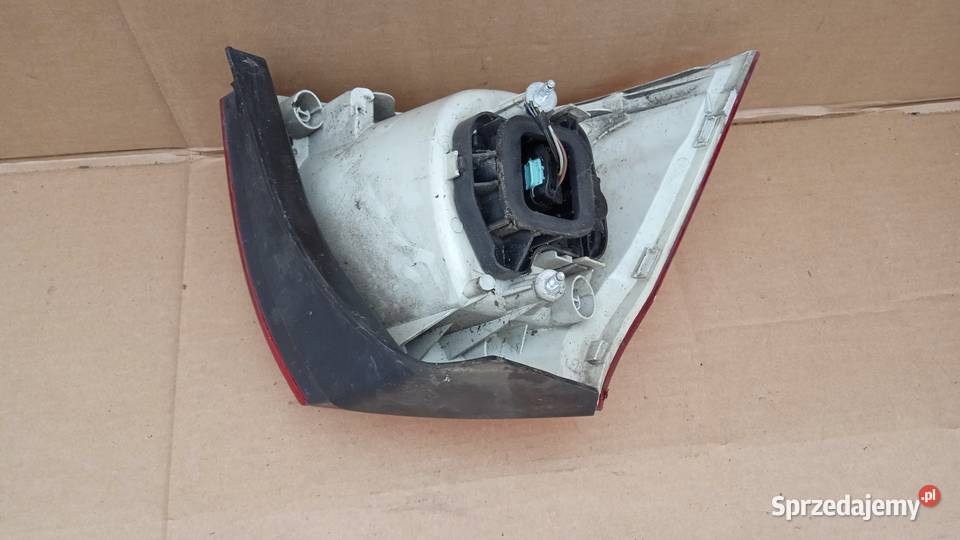 VW GOLF V HB LAMPA TYŁ PRAWA Zbierkowo