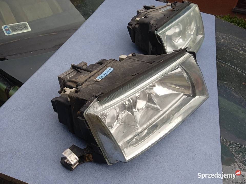 Reflektory Lampy przód ksenonowe xenon Skoda osobowe podkarpackie