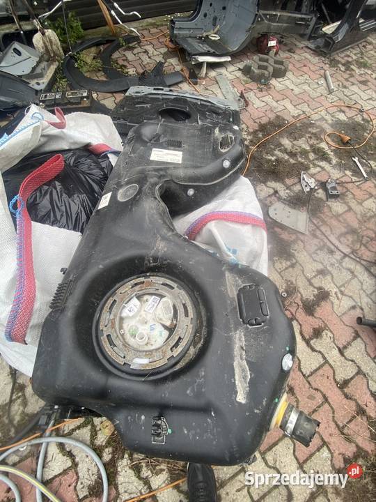 Alfa Romeo Giulia qv 4x4 ćwiartka lewy próg