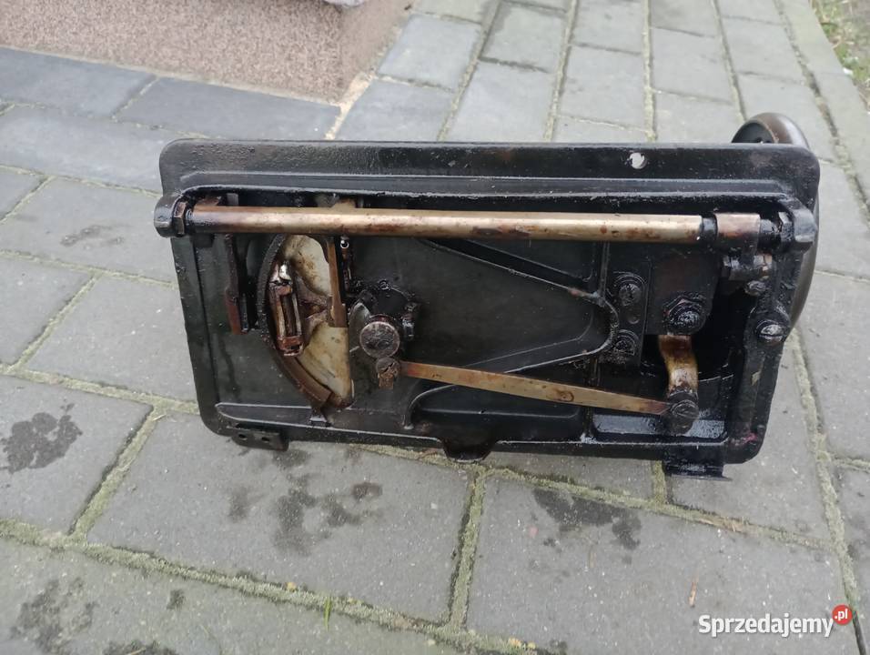 Stara maszyna do szycia Antyki Klonowa