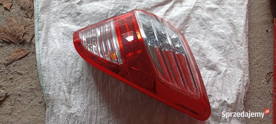 Lampa tył toyota RAV4 Rok produkcji 2010 Olsztyn sprzedam