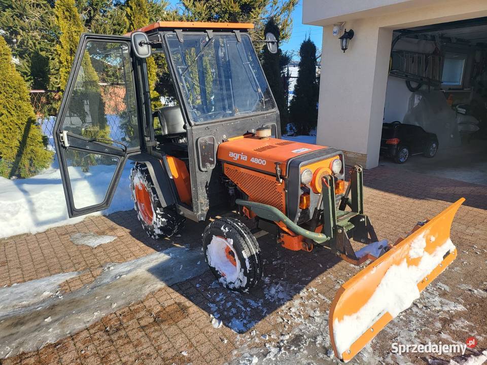 Ciągnik rolniczy AGRIA 4800 plus pług do Zarszyn