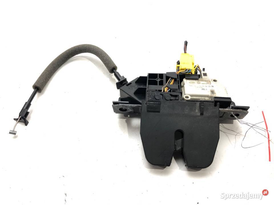 ZAMEK KLAPY TYŁ OPEL VECTRA C SedanLimuzyna 0209