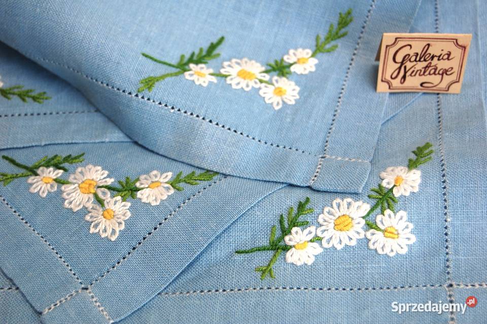 Kwadratowe błękitne serwetki ręcznie haftowane