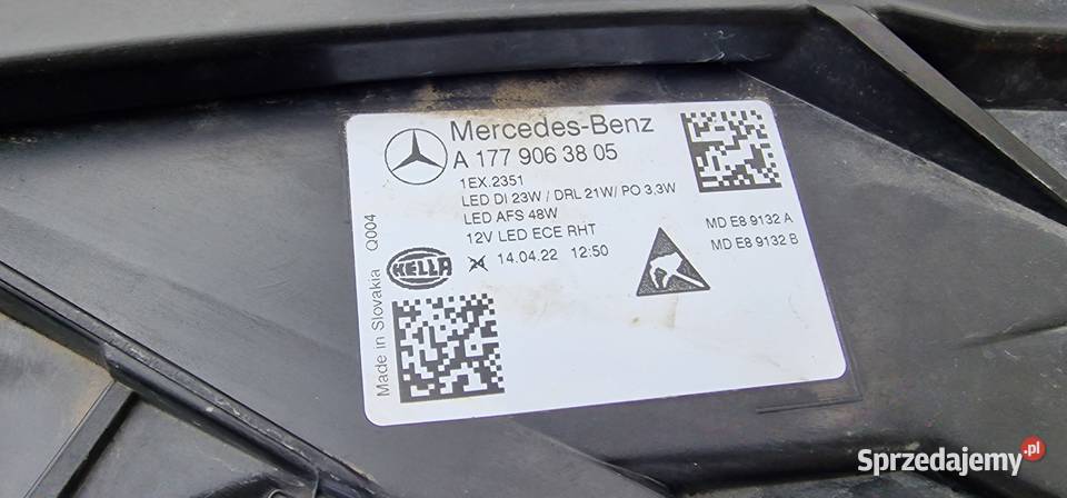 MERCEDES AKLASA W177 REFLEKTOR LAMPA PRAWA Bieleń