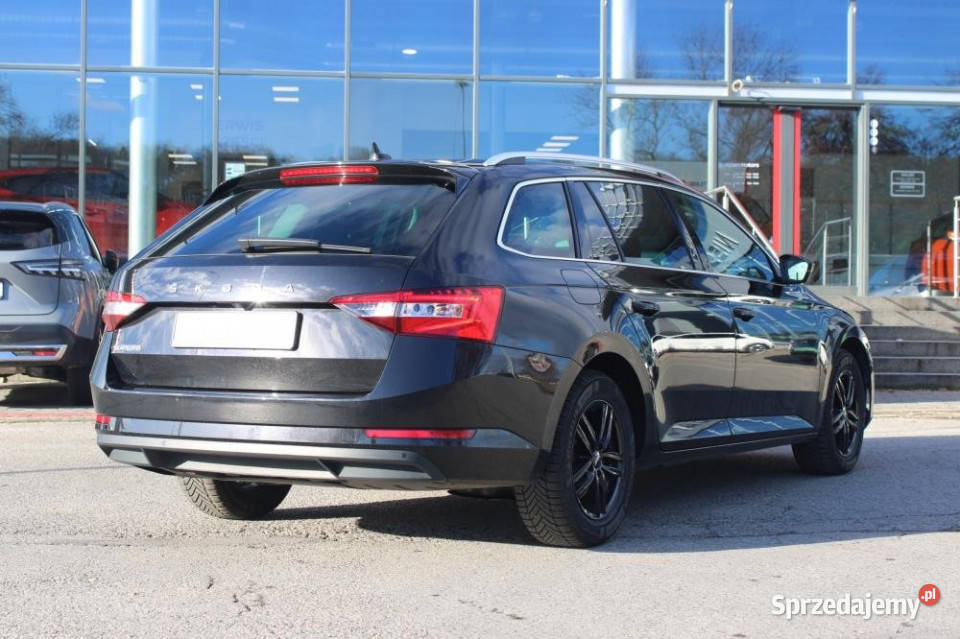 Skoda Superb 2023r niski przebieg fotel z 150KM