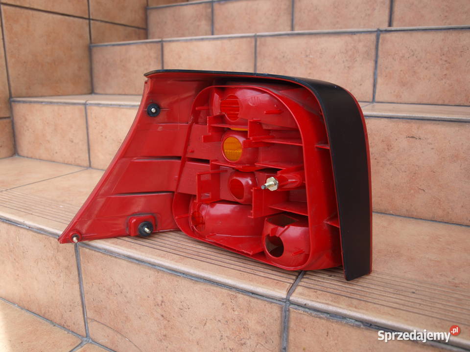 VW Golf 4 lampa prawa tył 35 drzwi 1997 2003r lampy tylne Kalisz