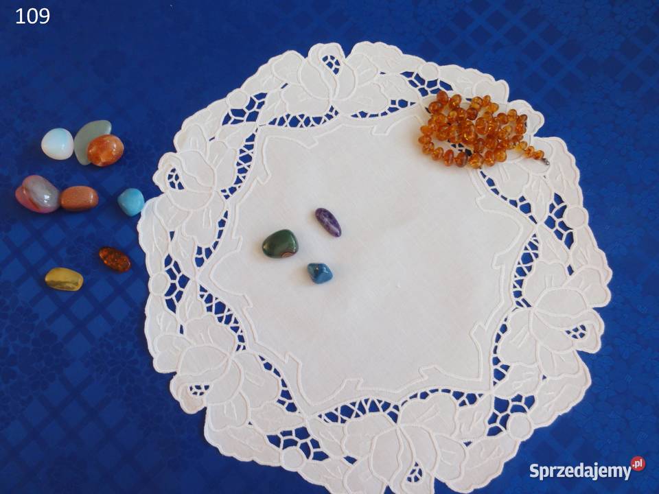 Serwetki bieżniki białe wyszywane ręcznie haftem Lublin