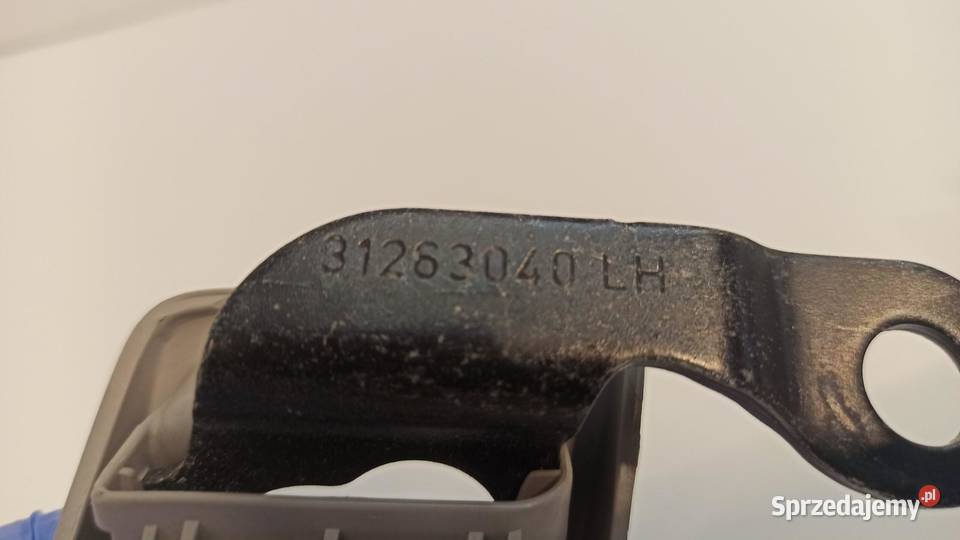 VOLVO V70 III UCHWYTY SIATKI 30755120 30764730 osobowe dolnośląskie