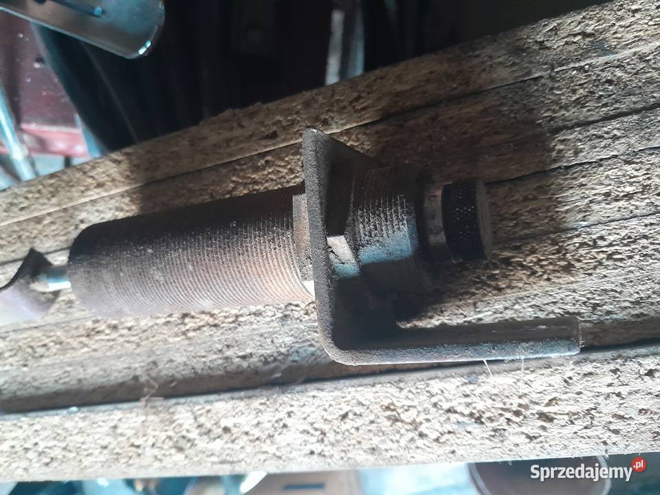 John deere silownik gazowy do prasy rolującej uszkodzony kujawsko-pomorskie sprzedam