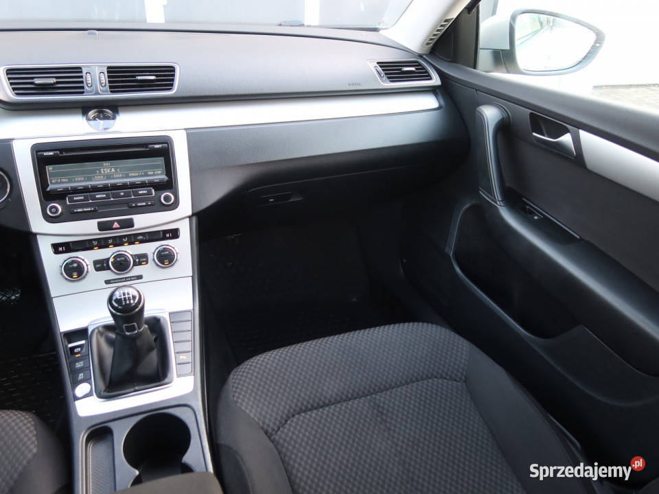 VW Passat 14 TSI relingi dachowe