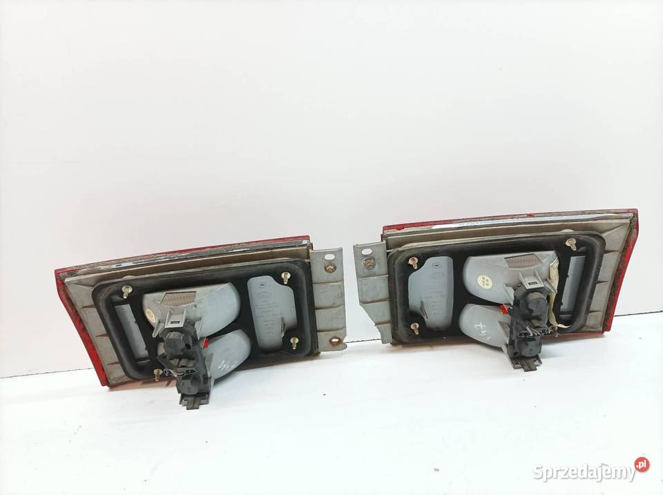 LAMPA TYŁ KOMPLET W KLAPĘ EU 964540 VW