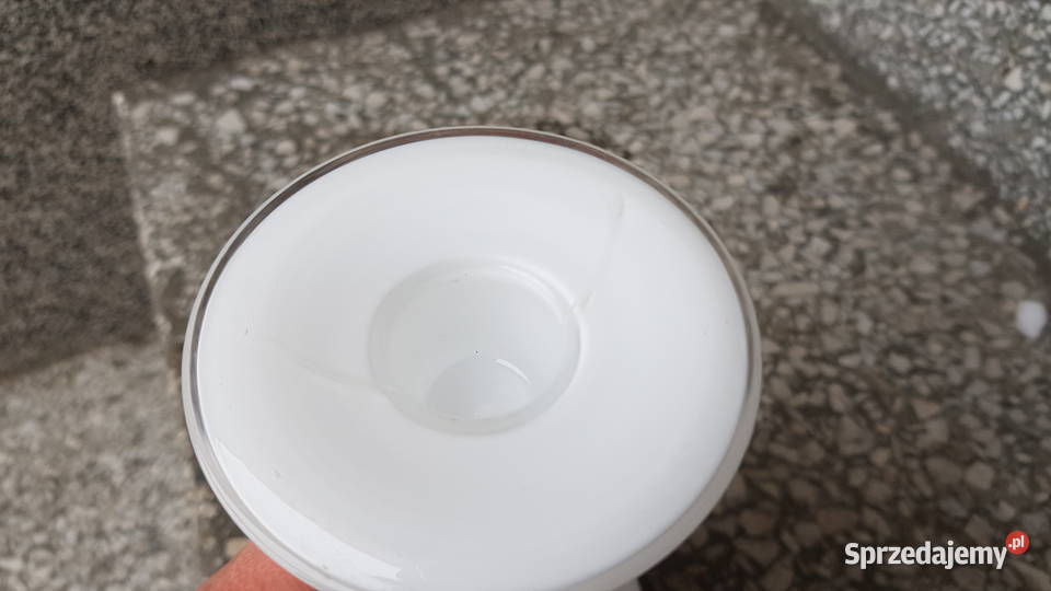 Wazonik świecznik z białego szkła Myszków