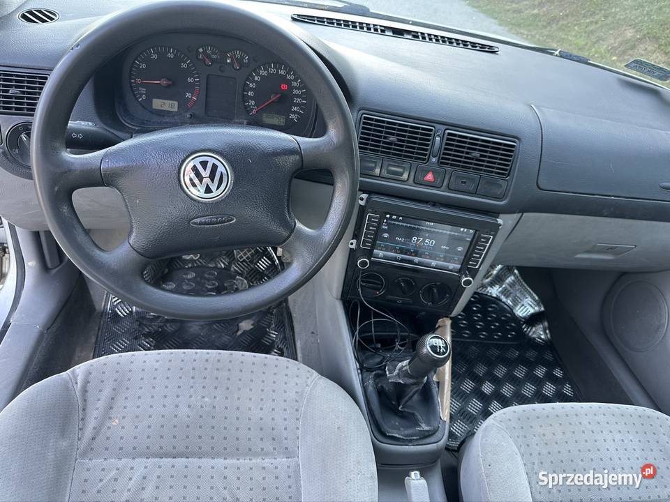 Volkswagen Golf 4 16 benzyna 1998r manualna Pilzno