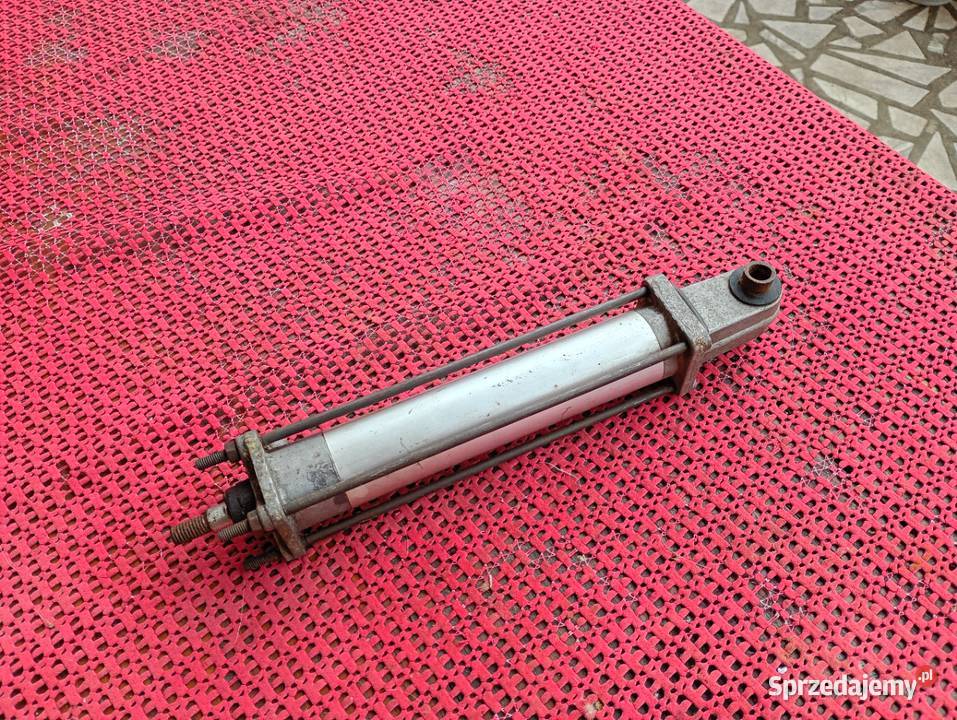 Siłownik pneumatyczny z czasów PRLu Żywiec