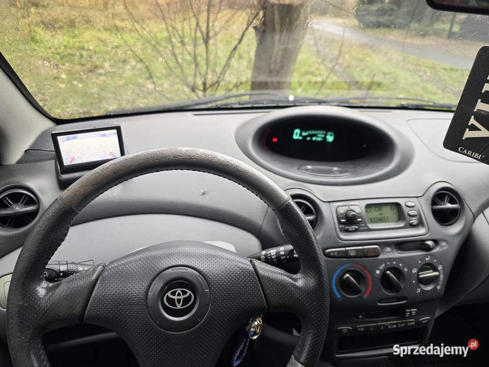 2002 Toyota Yaris 13