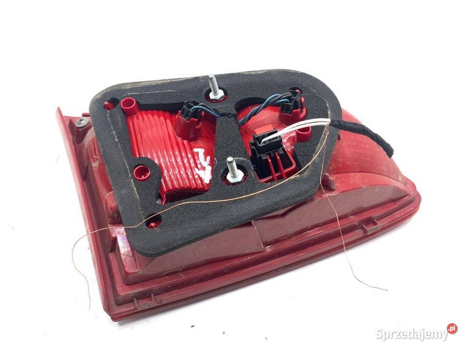 LAMPA TYŁ PRAWA WEWNĘTRZNA VW PASSAT B7 osobowe podkarpackie