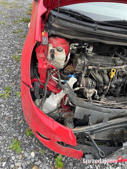 Hyundai I20 benzyna 125 czerwony sprzedam