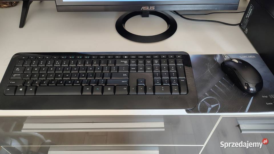 Komputer HPMonitor ISUSGłośniki CRETIVE Karwica