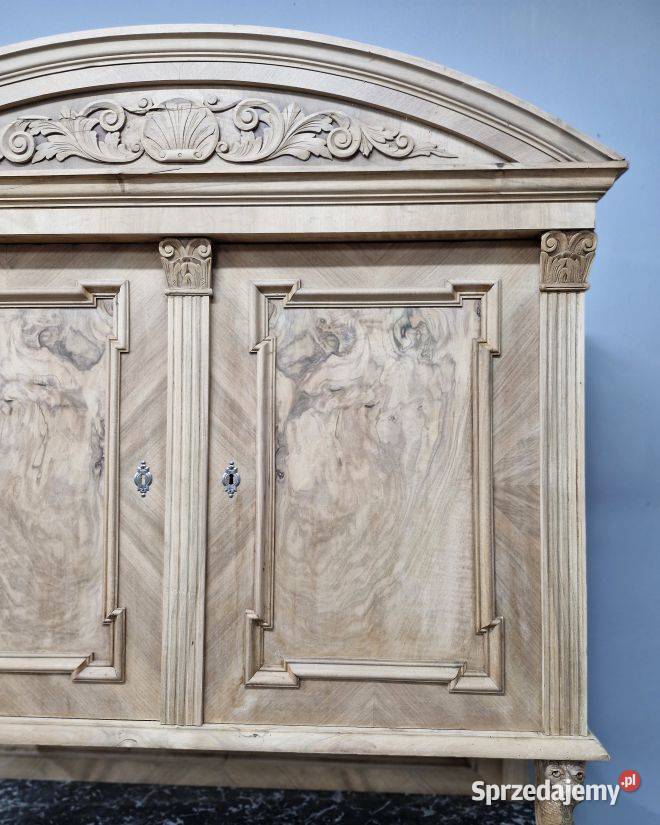 Orzechowy Kredens z Czeczotą i Marmurem Marki