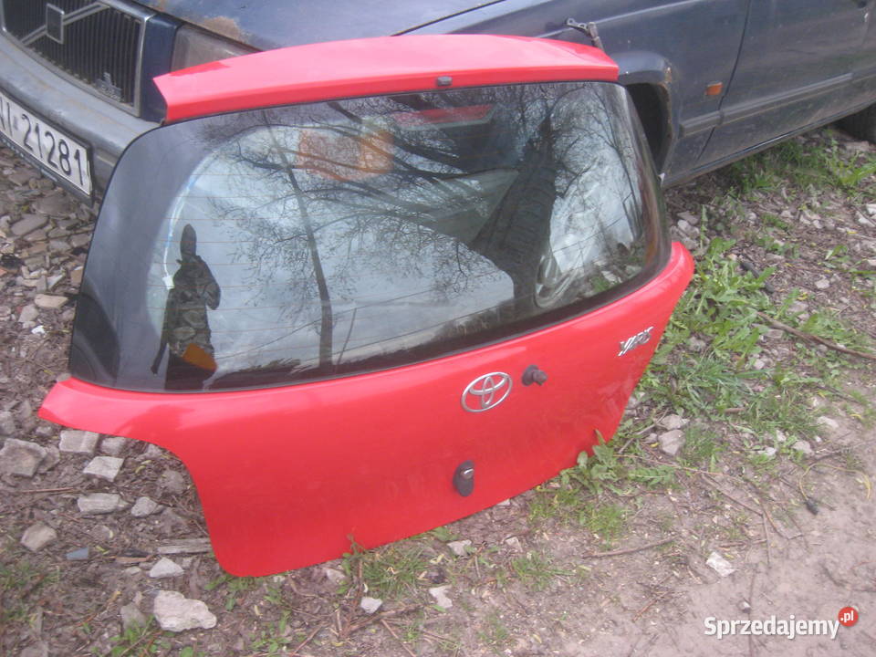 klapa tylna tył Toyota Yaris I 9906 Czerwona małopolskie Kraków