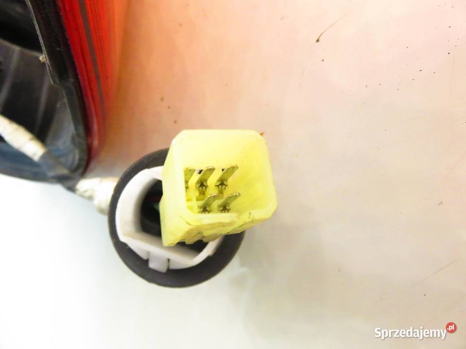 LAMPA LEWA TYLNA SUZUKI SX4 EY GY 22016684 osobowe