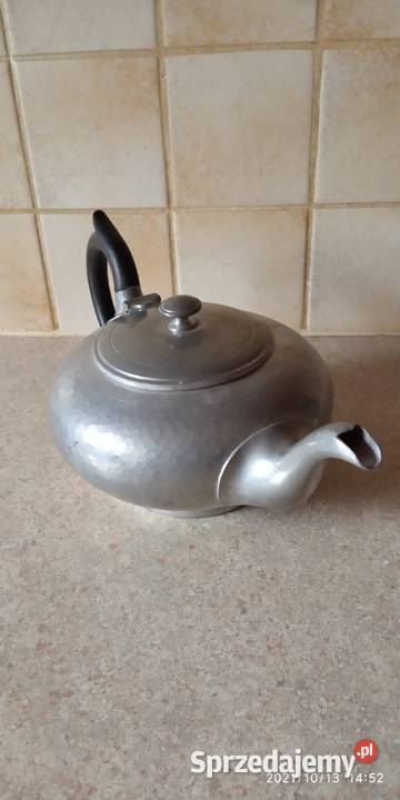 stary czajnik z cyny