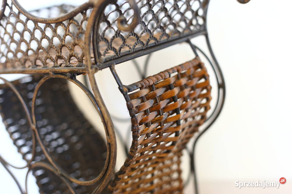 Duży metalowy stolik stojak na wina