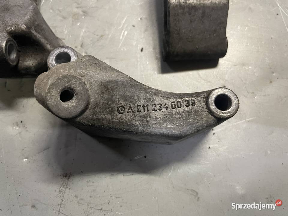 Łapa sprężarki klimatyzacji mercedes C E 22cdi zawieszenie silnika